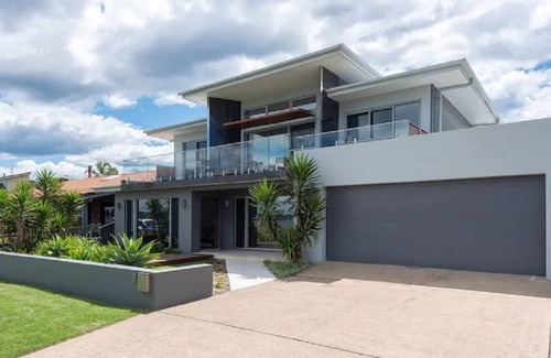 Maloneys Beach Casa | Absolute Waterfront, Amazing Views, Maloneys Beach