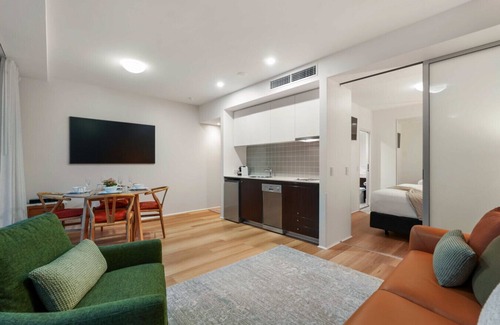 East Trinity Apartamento | Absolute Waterfront - Enjoy Exceptional Lifestyle
