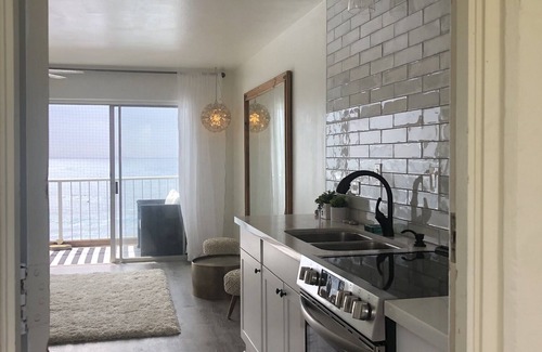 Makaha Apartamento | ❤️Absolutely Amazing Studio ❤️ Quiet oceanside of building. Fully renovated 2021