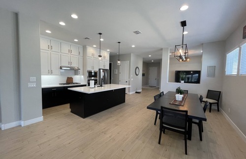 Maricopa County Casa | Absolutely stunning brand new home in Litchfield Park, close to Verrado area!!!