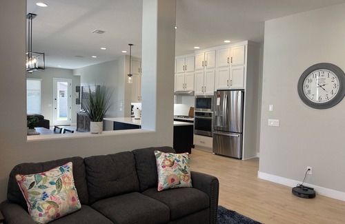 Maricopa County Casa | Absolutely stunning brand new home in Litchfield Park, close to Verrado area!!!