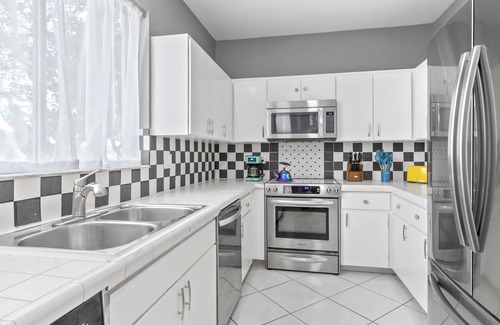Colee Hammock Villa | Abstract 5-bedroom Villa + Pool @ Las Olas Steps To The Beach