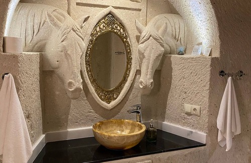 Ortahisar Hotel | Abu Hayat Cave Suites
