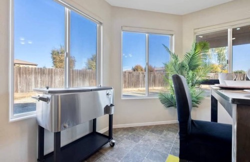 Visalia Casa | Abundant 3B/2b House Pet Friendly