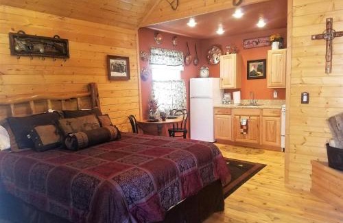Ruidoso Casa | AC - #3 Western Cabin
