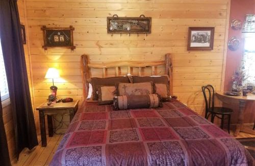 Ruidoso Casa | AC - #3 Western Cabin