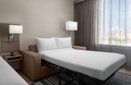 Ludlam Hotel | AC Hotel by Marriott Miami Dadeland