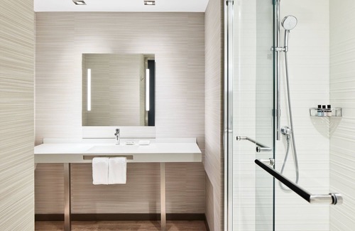 Camelback East Hotel | AC Hotel by Marriott Phoenix Biltmore