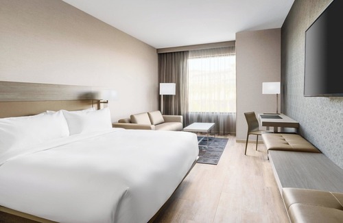 Paradise Valley Village Hotel | AC Hotel by Marriott Scottsdale North