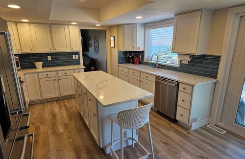 Fish Haven Casa | AC included. Amazing lake and mountain views. Sleeps 16 max.