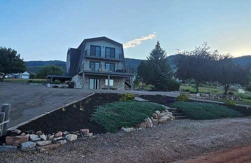 Fish Haven Casa | AC included. Amazing lake and mountain views. Sleeps 16 max.