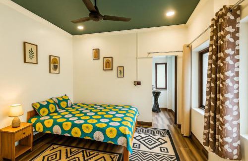 Tollygunge Casa | ac room with kitchen and Terrace
