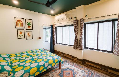 Tollygunge Casa | ac room with kitchen and Terrace
