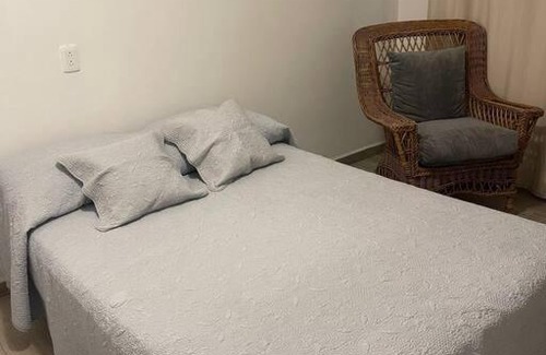 León Casa | Acacia Morada