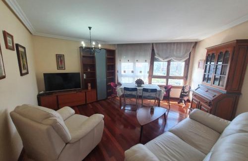 Distrito Oeste Apartamento | Acacias - Piso amplio en Playa de Poniente para 6 personas con garaje - VUT-2654-AS