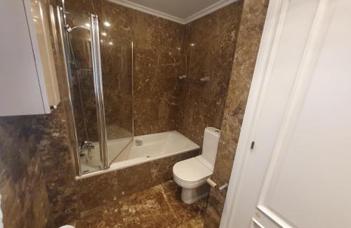 Distrito Oeste Apartamento | Acacias - Piso amplio en Playa de Poniente para 6 personas con garaje - VUT-2654-AS