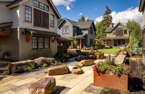 Crested Butte Casa | Academy Place | Paintbrush