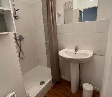 Quartier Calmette Apartamento | Acajou, Studio avec terrasse et parking privé