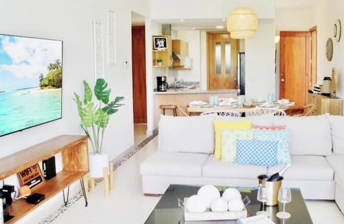 Granjas del Marqués Villa | Acapulco Diamante Lake View with Outward-Facing Balcony
