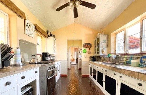 Las Playas Casa | Acapulco Ocean view 5 room 15 pp house. AC, pool .5 m beach Caleta.