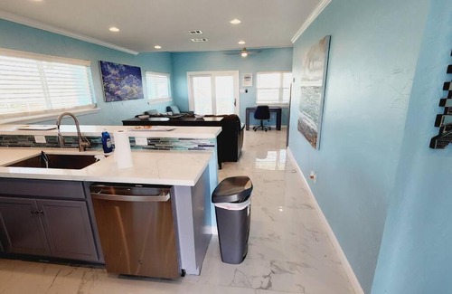 Acapulco Village Casa | Acapulco - Upstairs Beachview Beauty 50 steps to a private beach! BYOT
