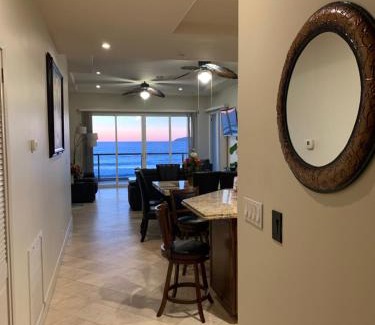 Villa del Mar Apartamento | ACCESS - BEACH Penthouse PAPAS and BEER 2 miles WIFI