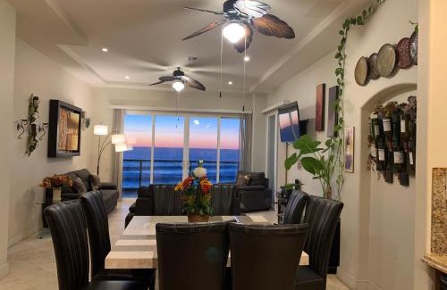 Villa del Mar Apartamento | ACCESS - BEACH Penthouse PAPAS and BEER 2 miles WIFI