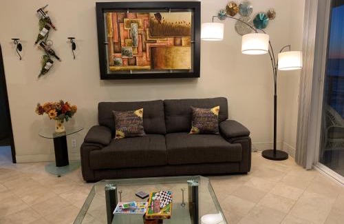 Villa del Mar Apartamento | ACCESS - BEACH Penthouse PAPAS and BEER 2 miles WIFI