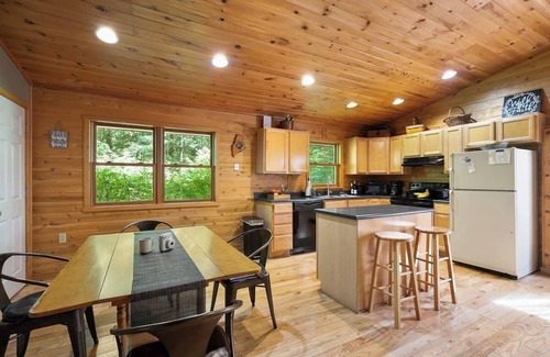 North Glade Hills Cabina | El acceso al lago desde Cozy Seclusion- 3 Acres, Camino privado, Canoa