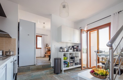 Stavros Villa | Villa frente al mar, junto a las playas de arena, que ofrece vistas al mar y las comodidades!