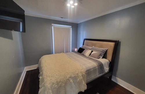 Ferndale Casa | Access to surrounding Detroit areas including Royal Oak, Ferndale, & Birmingham.