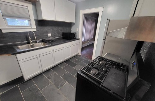 Ferndale Casa | Access to surrounding Detroit areas including Royal Oak, Ferndale, & Birmingham.