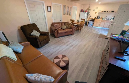 West Hills Cabaña | ACCESSIBLE 1-bedroom cottage in rural Bremerton with WiFi Private patio by farms