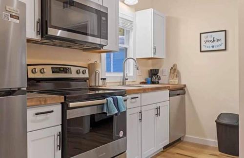 Hendersonville Casa | Accessible 1BR Cottage w/ Firepit | Near Trails