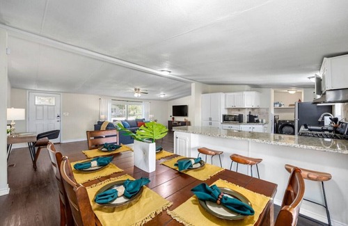 Conroe Casa | Accessible 3BR Sleeps 12 Pet-Friendly Conroe Stay