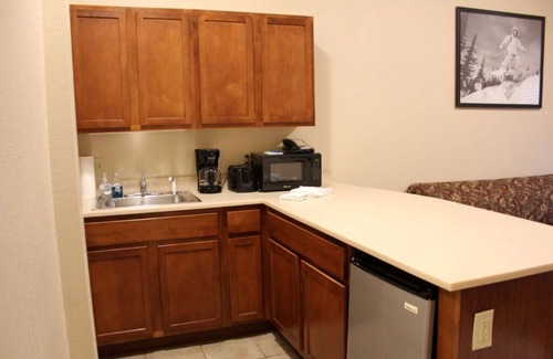 Iron Mountain Casa | Sleeps 4! Mountain Escape + Pool & Hot Tub Access
