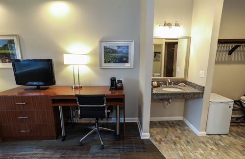 Fairfield Cabina | Accessible King Rm w/ Sofa Bed + Outdoor Area
