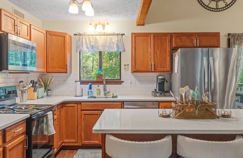 Jim Thorpe Casa | Accessible Retreat - Ramp & Walk-in Shower - Main Floor Living in Jim Thorpe