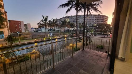 Durban Point Apartamento | Accommodation Front - Homely 6 Sleeper with Canal Views near the Beach