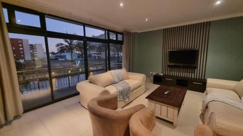 Durban Point Apartamento | Accommodation Front - Homely 6 Sleeper with Canal Views near the Beach