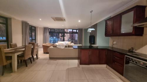 Durban Point Apartamento | Accommodation Front - Homely 6 Sleeper with Canal Views near the Beach