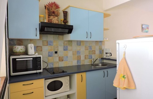 Sainte-Anne Apartamento | Apartamento con terraza, piscina en residencia atractiva cerca de las playas.