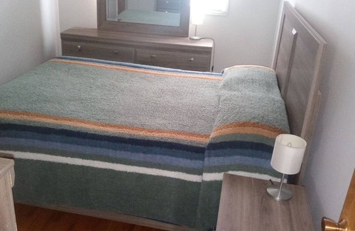 Laval Apartamento | Accommodation with whirlpool bath and light shower
