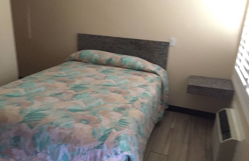 College East Hotel | Ace Budget Motel