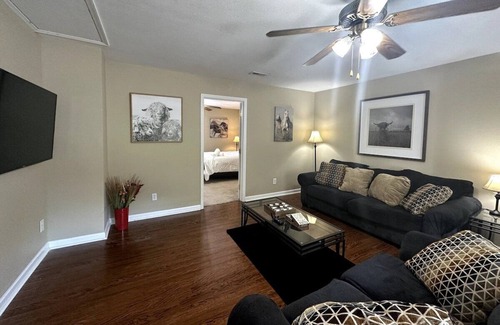 West Meade Apartamento | Hot Tub Ready 24/7! | Comfy & Warm in Nashville