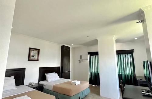 Lapu-Lapu Hotel | Ace Penzionne