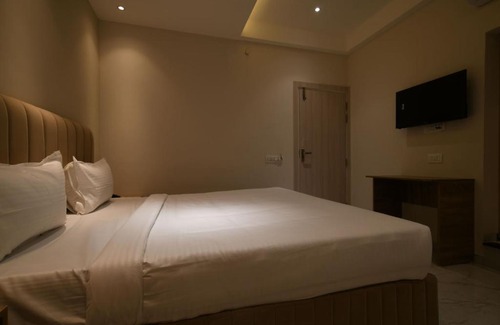 Indore Hotel | Aceotel Xpress Mint Scheme No114