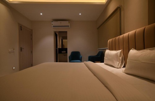 Indore Hotel | Aceotel Xpress Mint Scheme No114