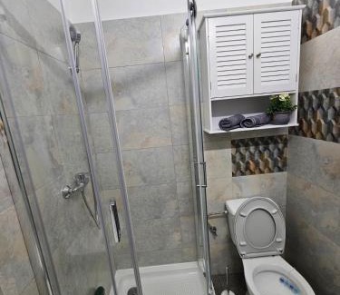 Onesti Apartamento | AchiDav 133
