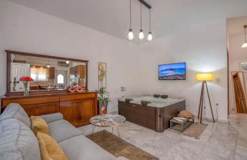 Kotsiana Casa | Achilleas Deluxe House-Jacuzzi - BBQ
